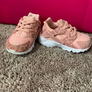 Nike toddler girl huarache sneakers